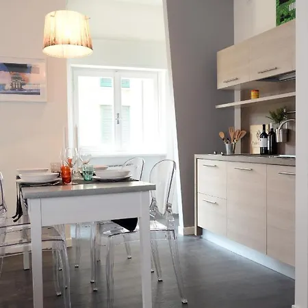 Myhomeincomo - Art Design Suites