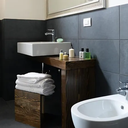 Myhomeincomo - Art Design Suites *